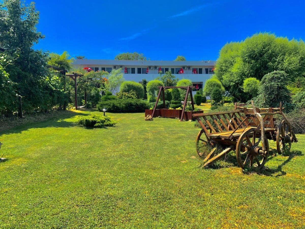 Complex Tismana 3* All Inclusive Jupiter Buitenkant foto