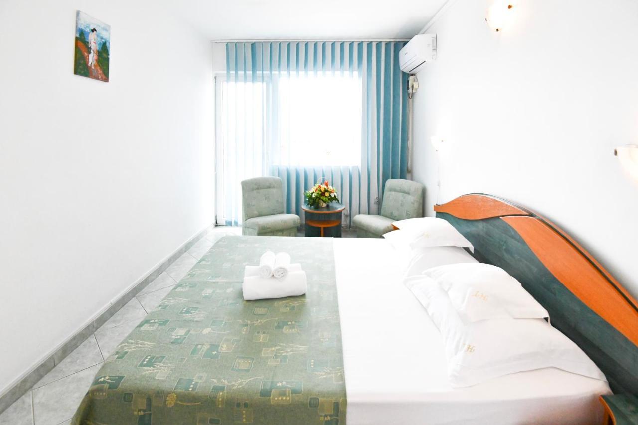 Complex Tismana 3* All Inclusive Jupiter Buitenkant foto