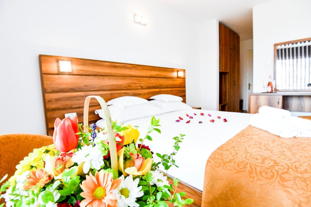 Complex Tismana 3* All Inclusive Jupiter Buitenkant foto