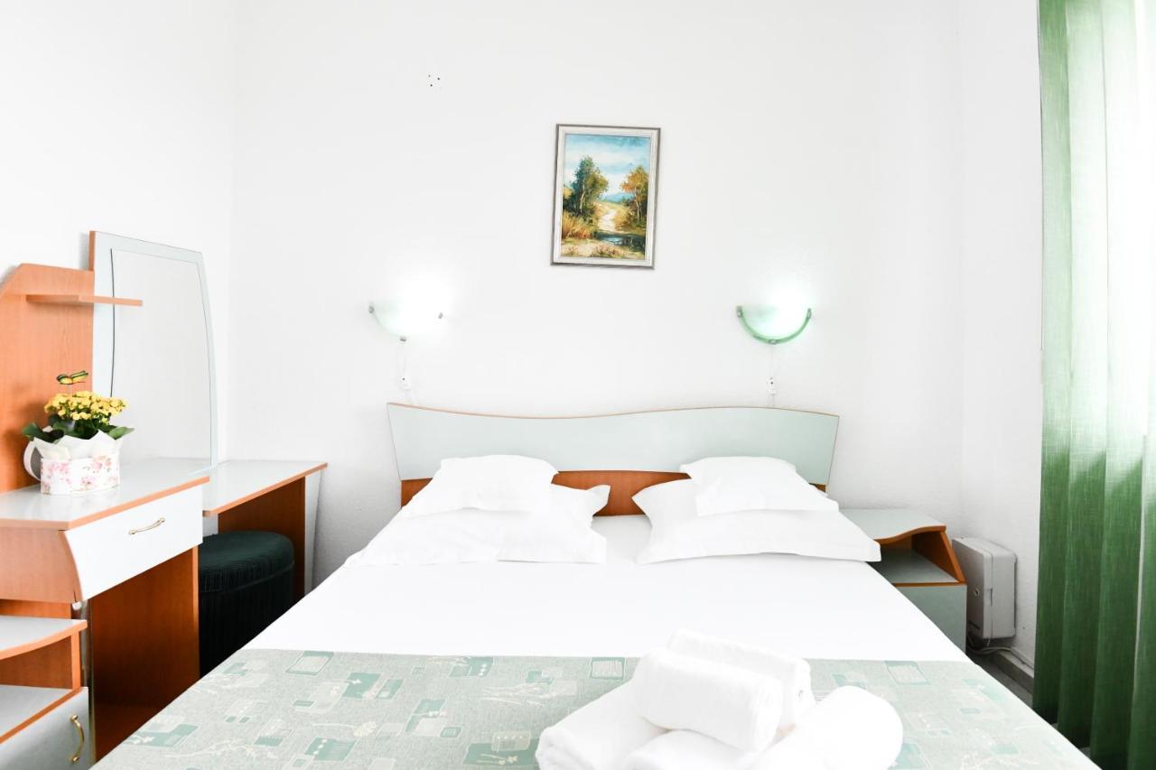Complex Tismana 3* All Inclusive Jupiter Buitenkant foto