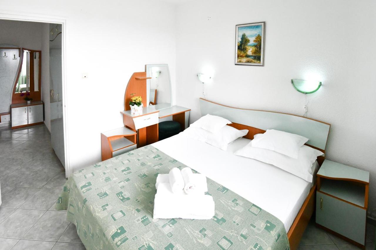 Complex Tismana 3* All Inclusive Jupiter Buitenkant foto