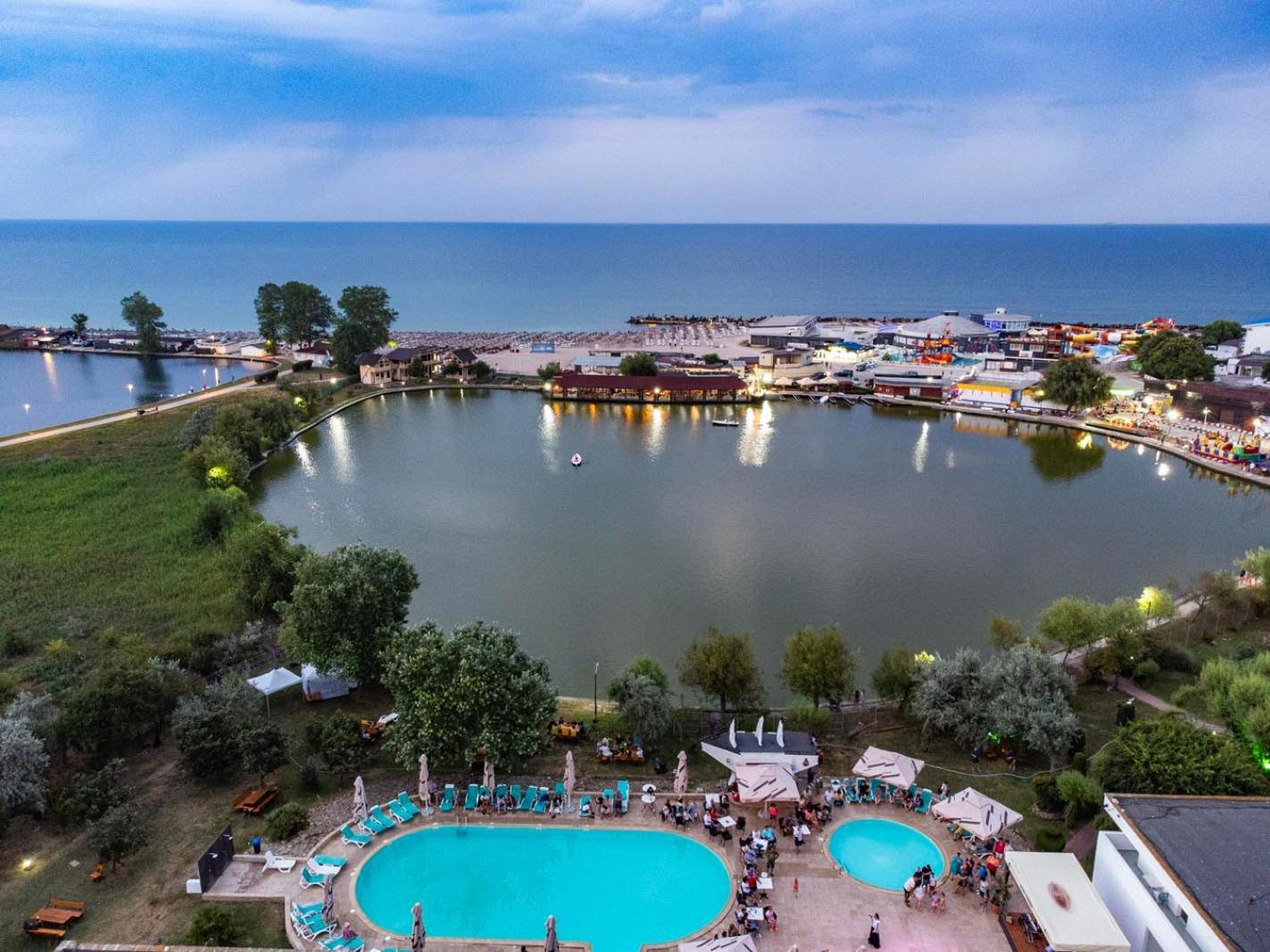 Complex Tismana 3* All Inclusive Jupiter Buitenkant foto