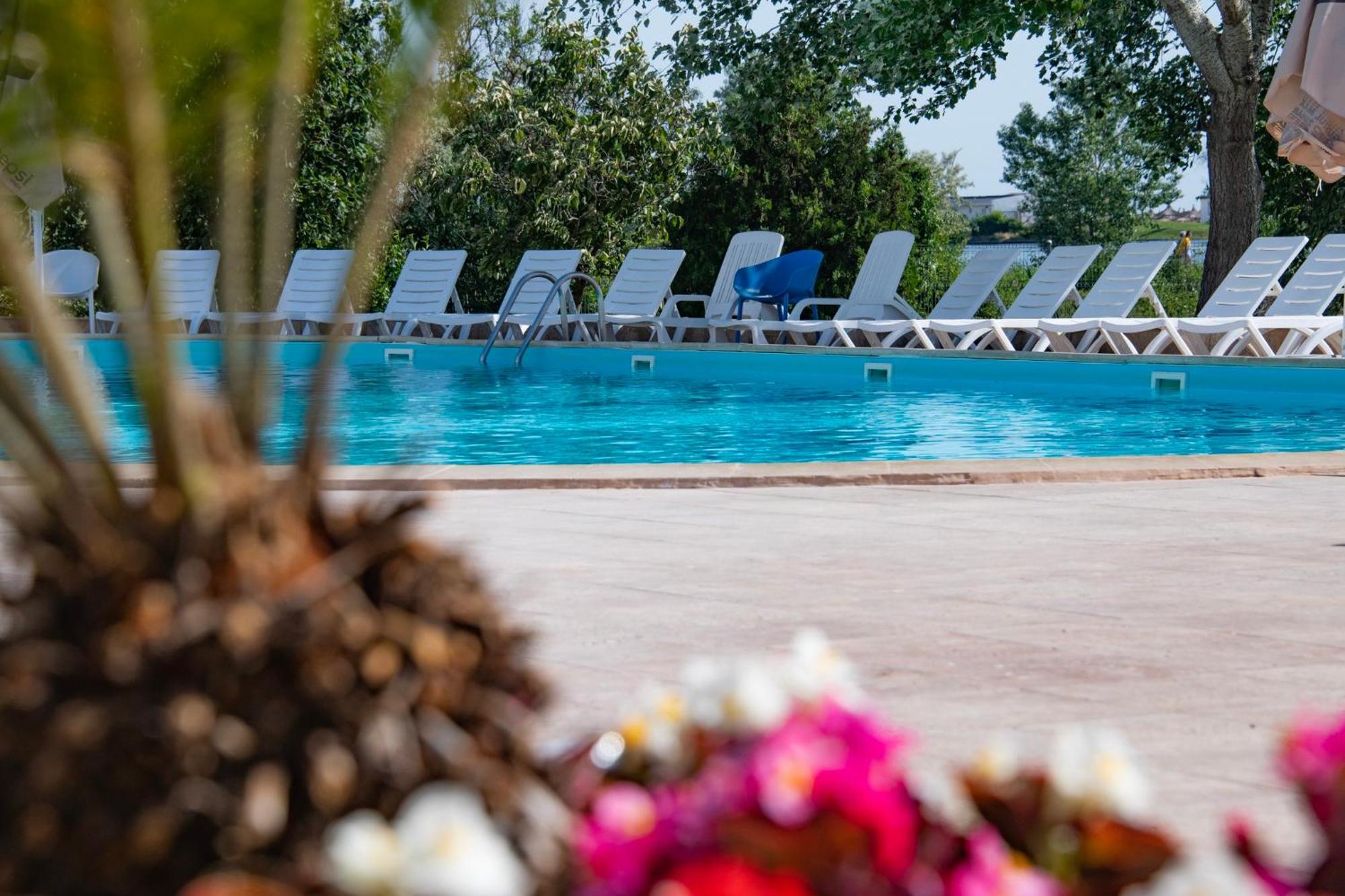 Complex Tismana 3* All Inclusive Jupiter Buitenkant foto