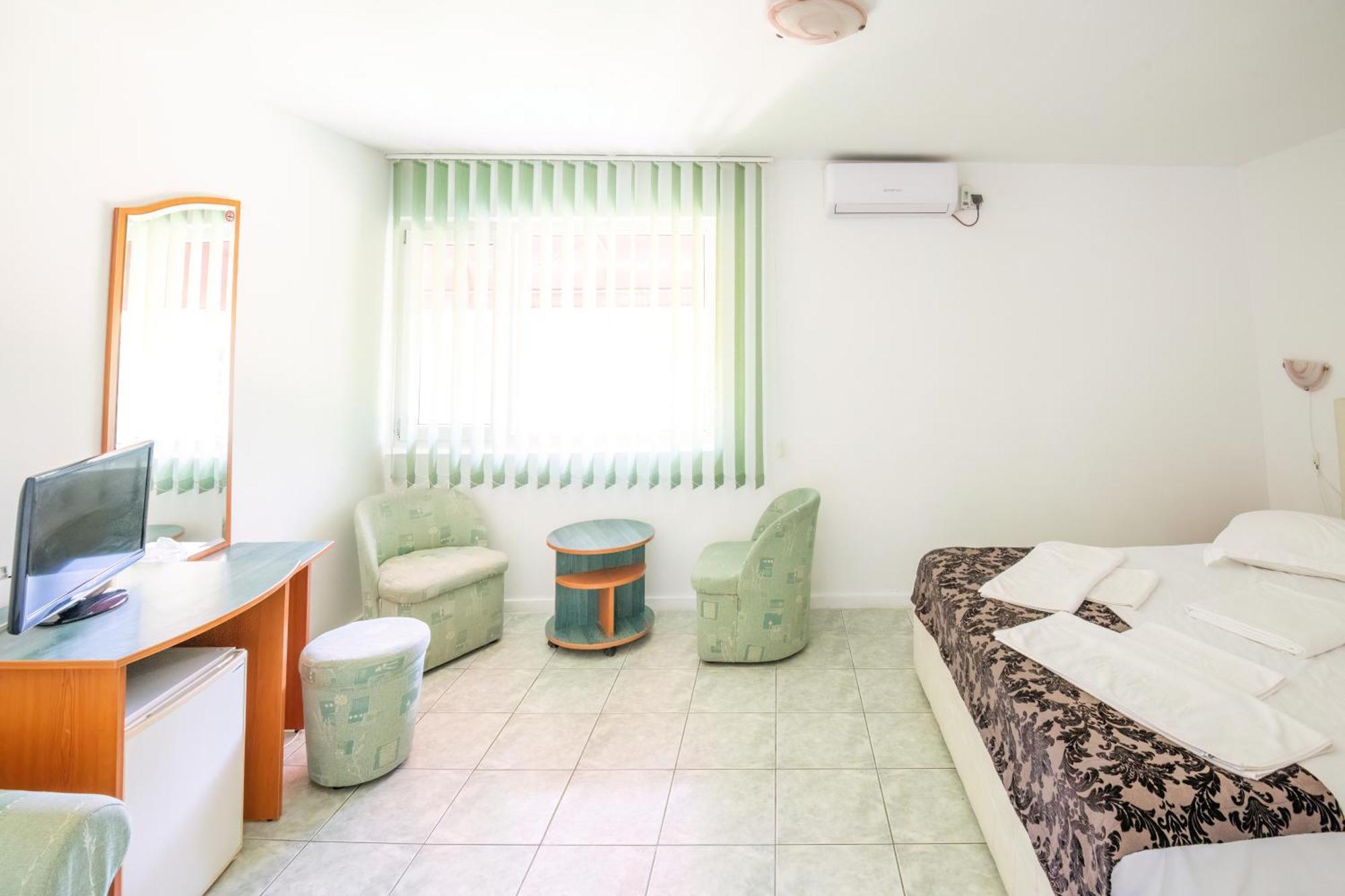 Complex Tismana 3* All Inclusive Jupiter Buitenkant foto