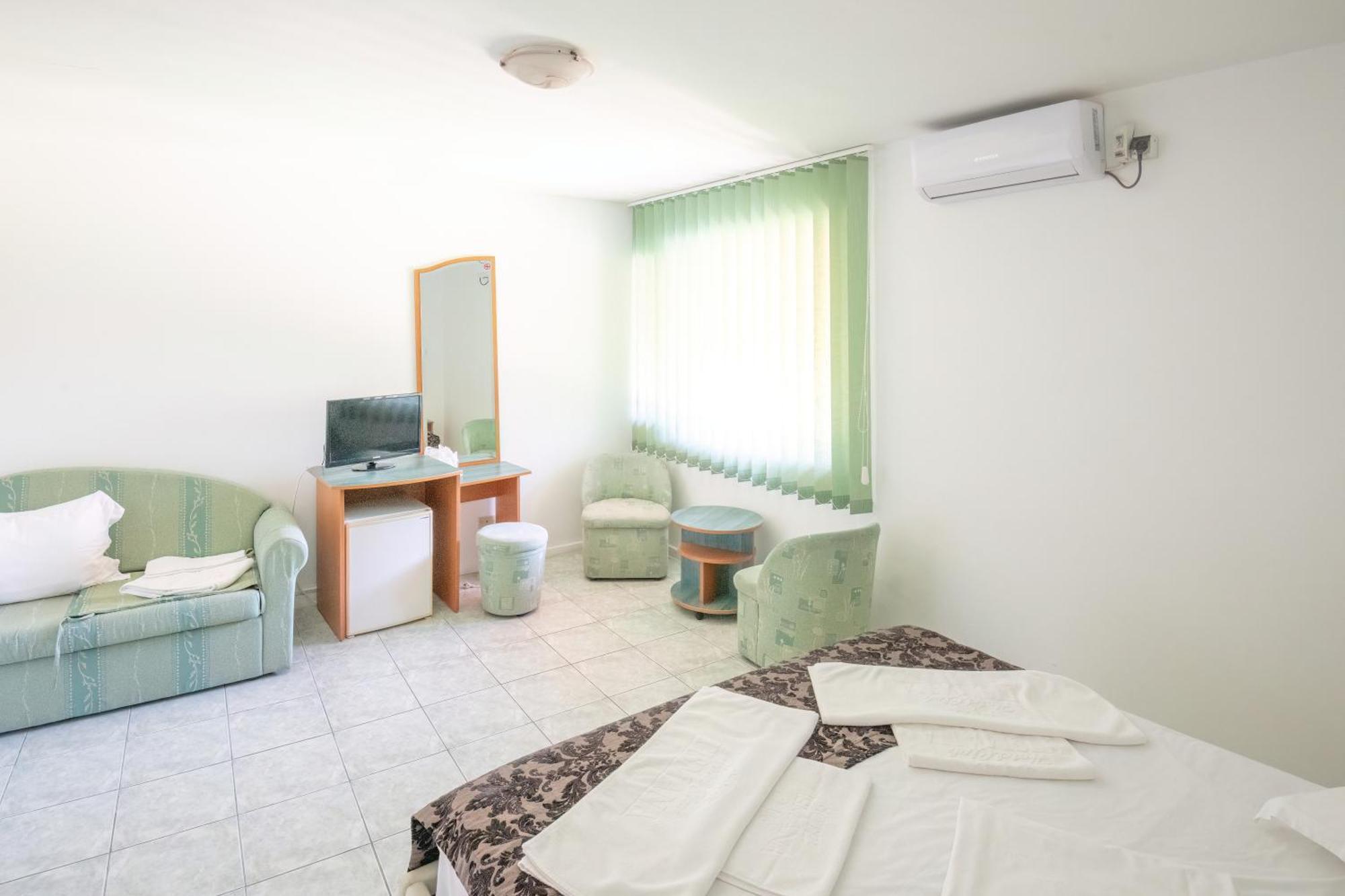Complex Tismana 3* All Inclusive Jupiter Buitenkant foto
