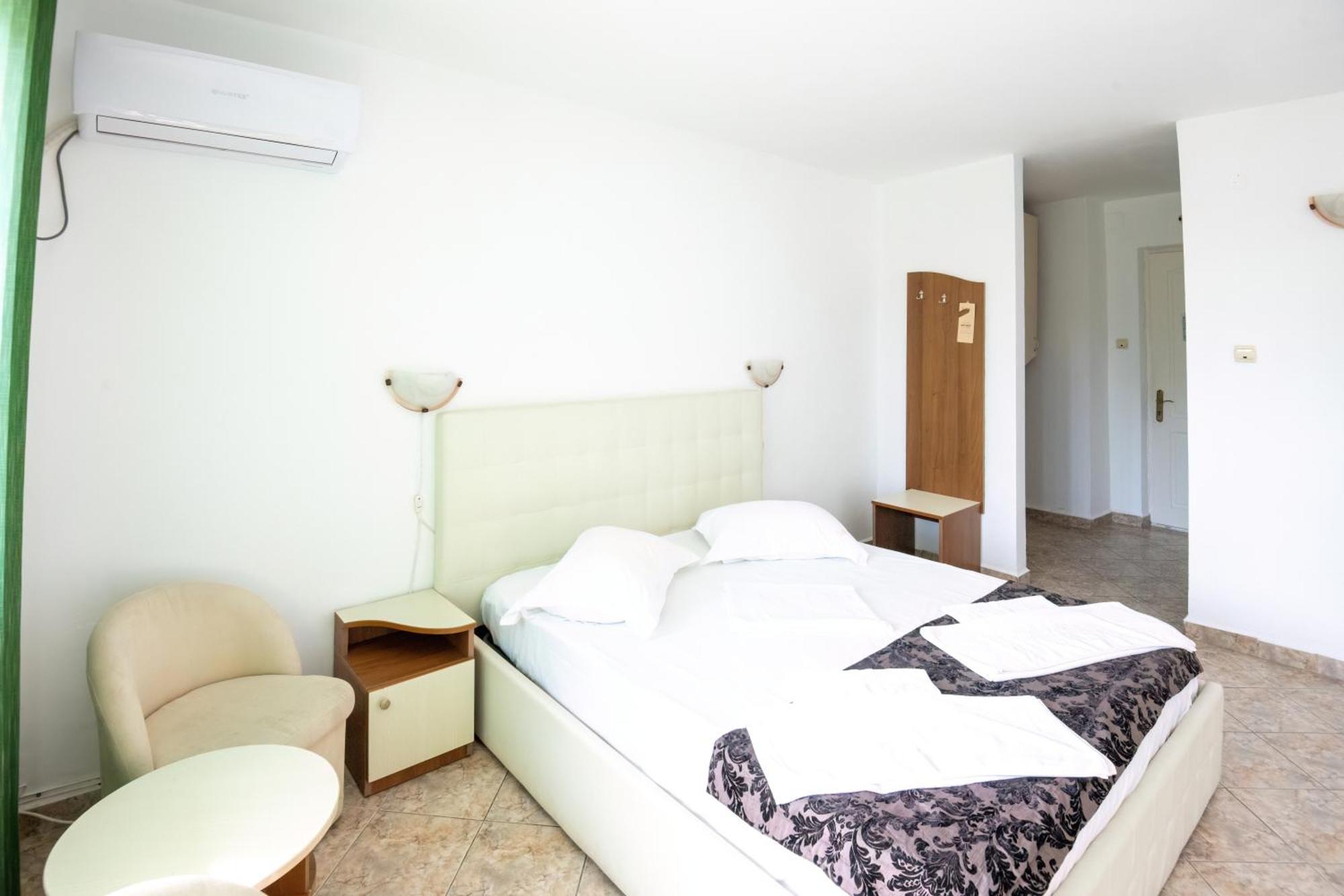 Complex Tismana 3* All Inclusive Jupiter Buitenkant foto