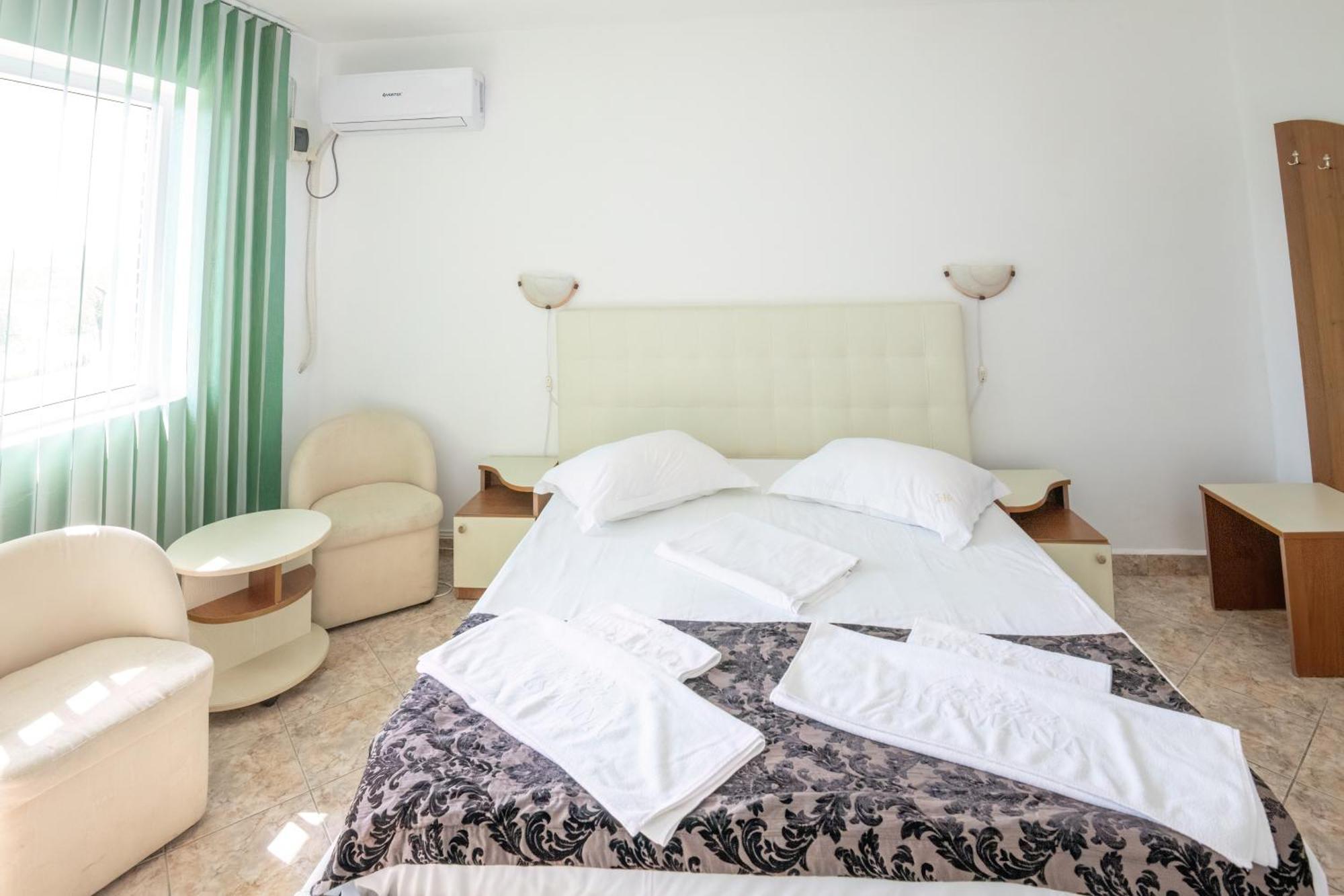Complex Tismana 3* All Inclusive Jupiter Buitenkant foto
