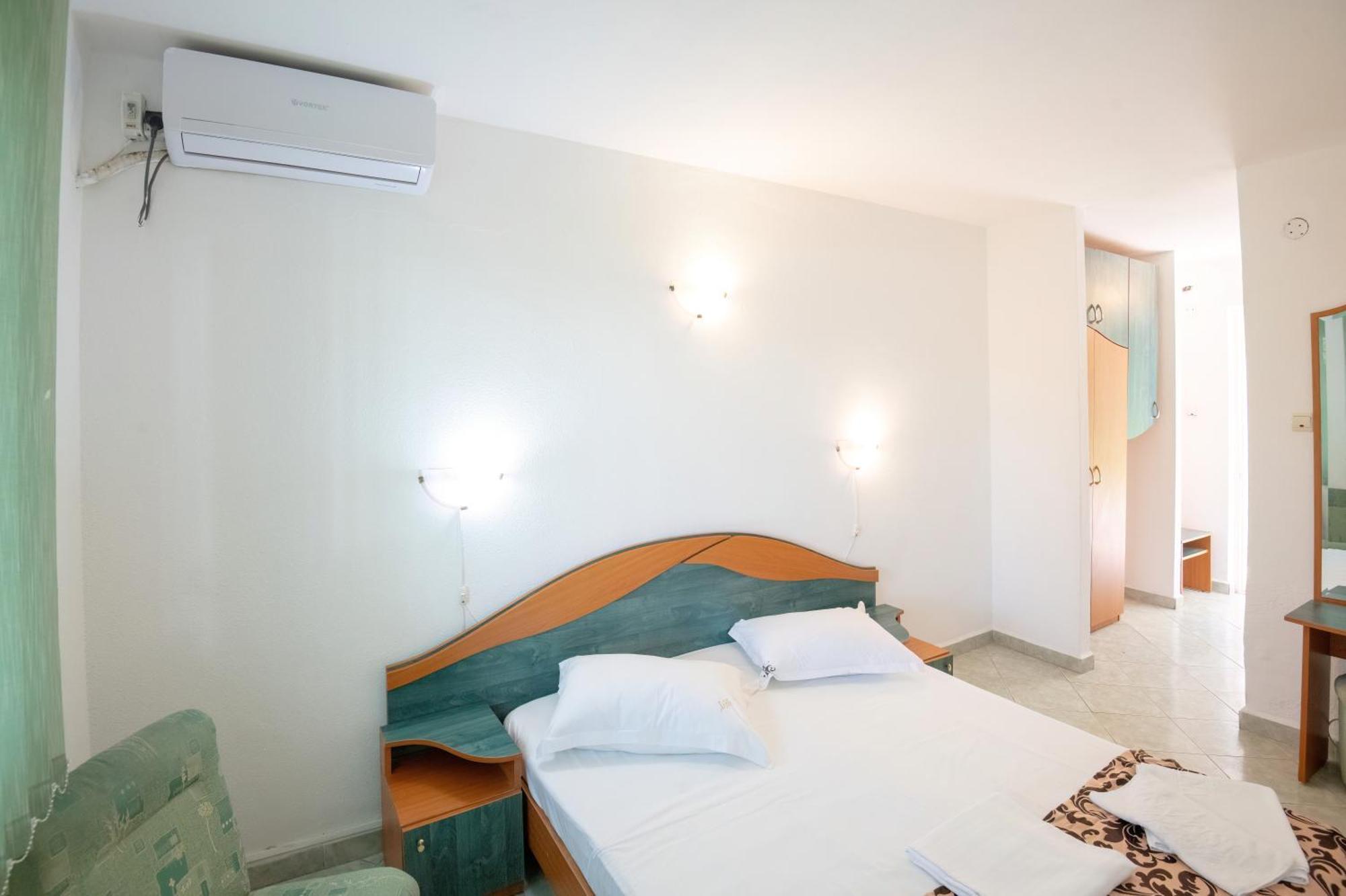 Complex Tismana 3* All Inclusive Jupiter Buitenkant foto